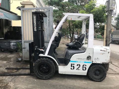 Xe nâng dầu cũ UNICARRIERS 3.0 tấn